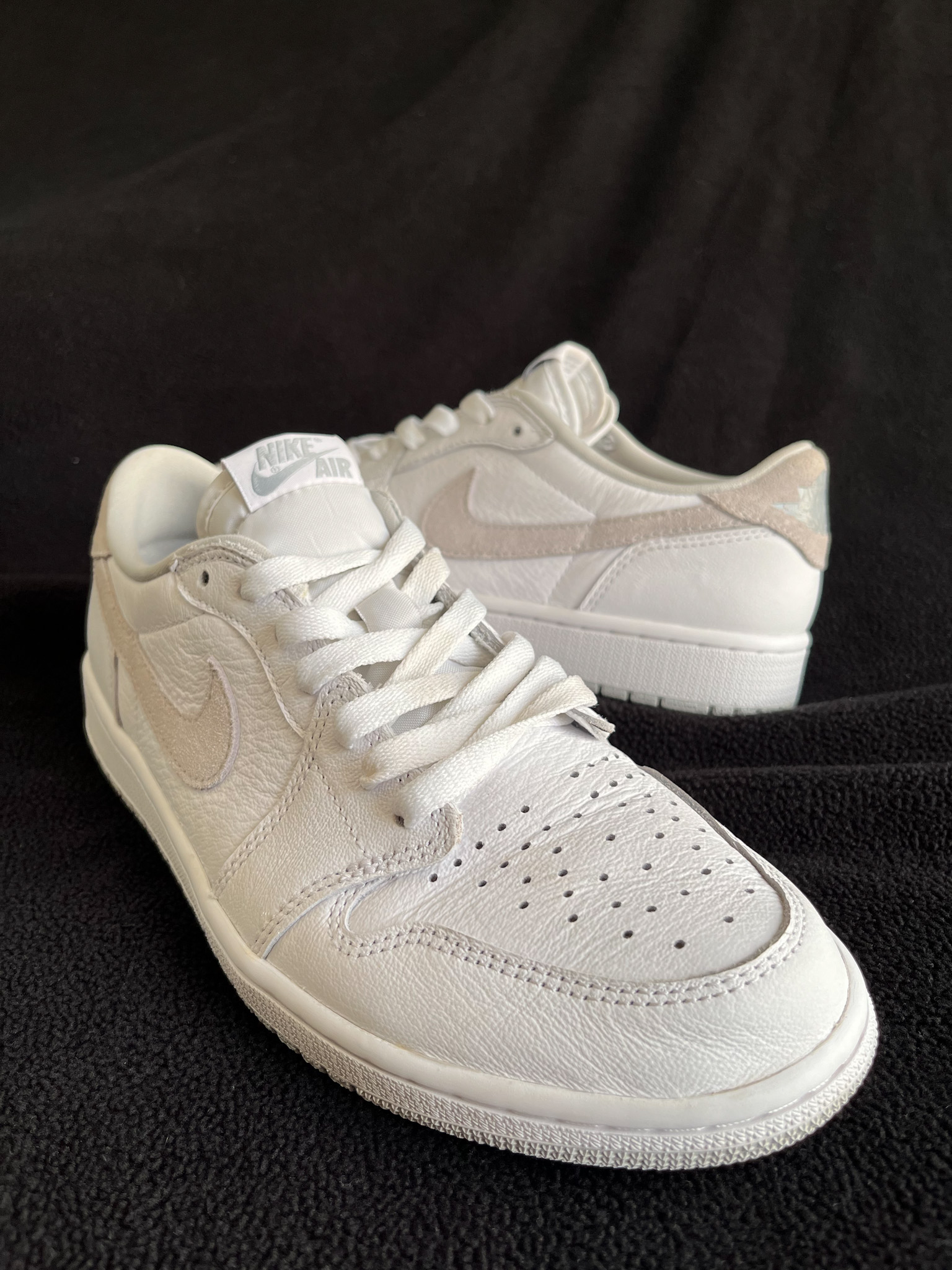 Jordan 1 Low Neutral Grey